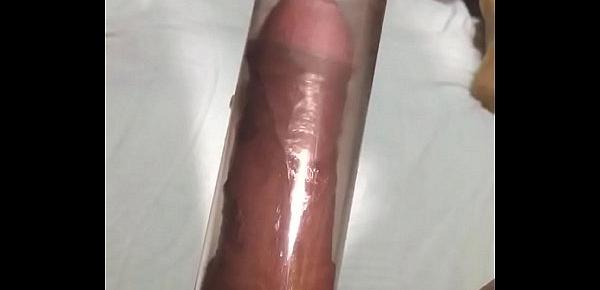  Estirando mi pene con bomba